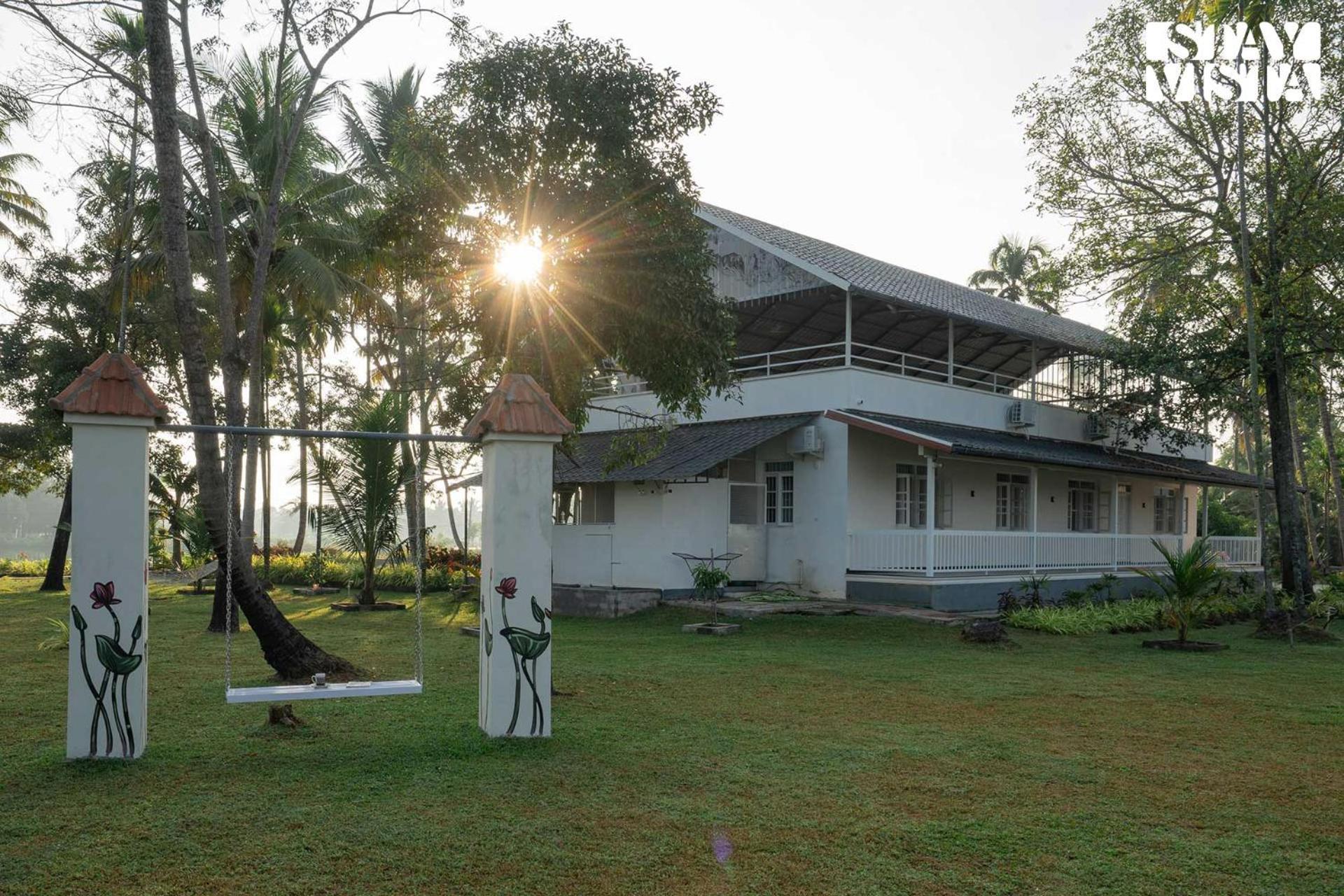 Aqua Vista Riverview By Stayvista - Private Pool Kochi Buitenkant foto